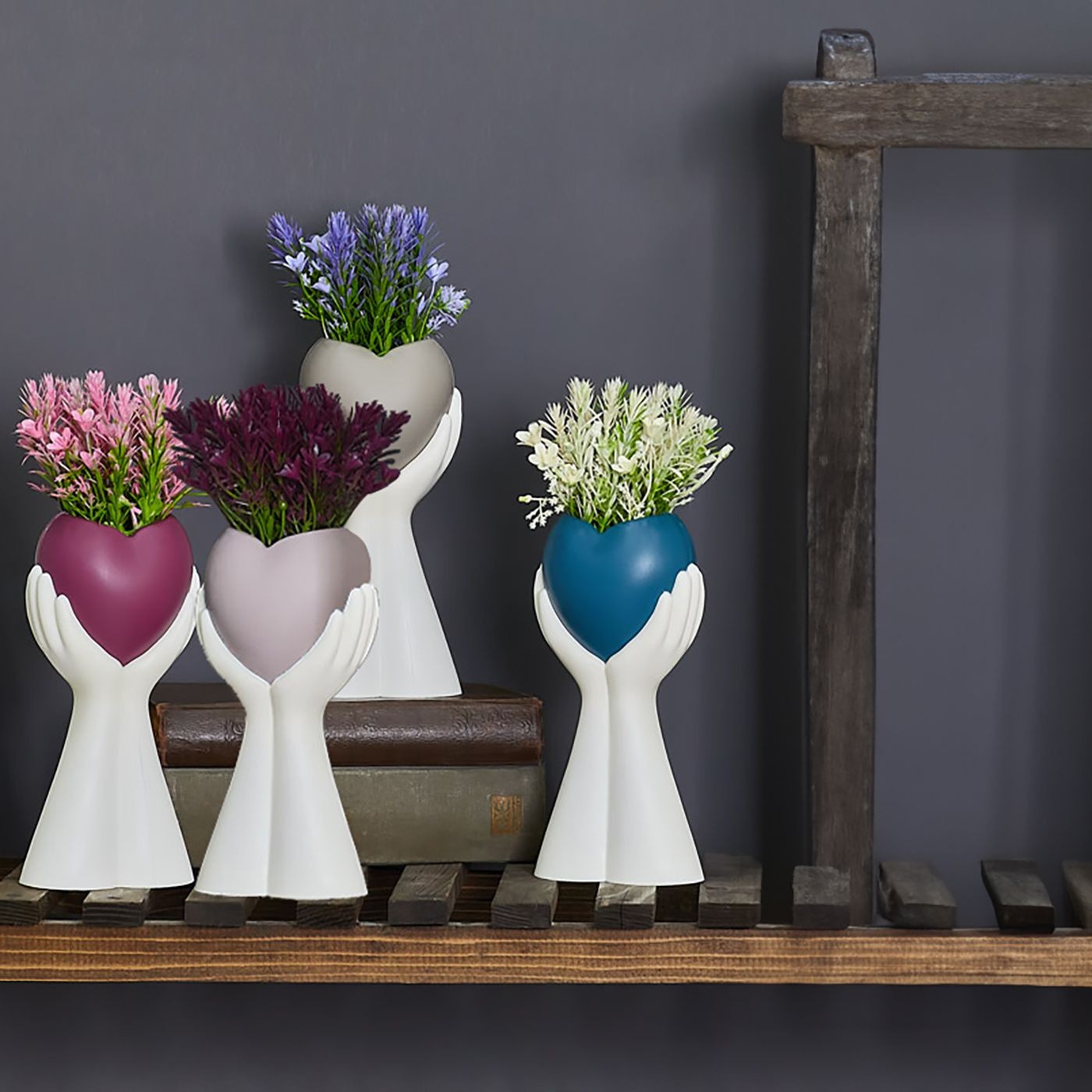 Διακοσμητική Γλάστρα σε Παλάμη με Άνθη 25x10cm Homie 423007